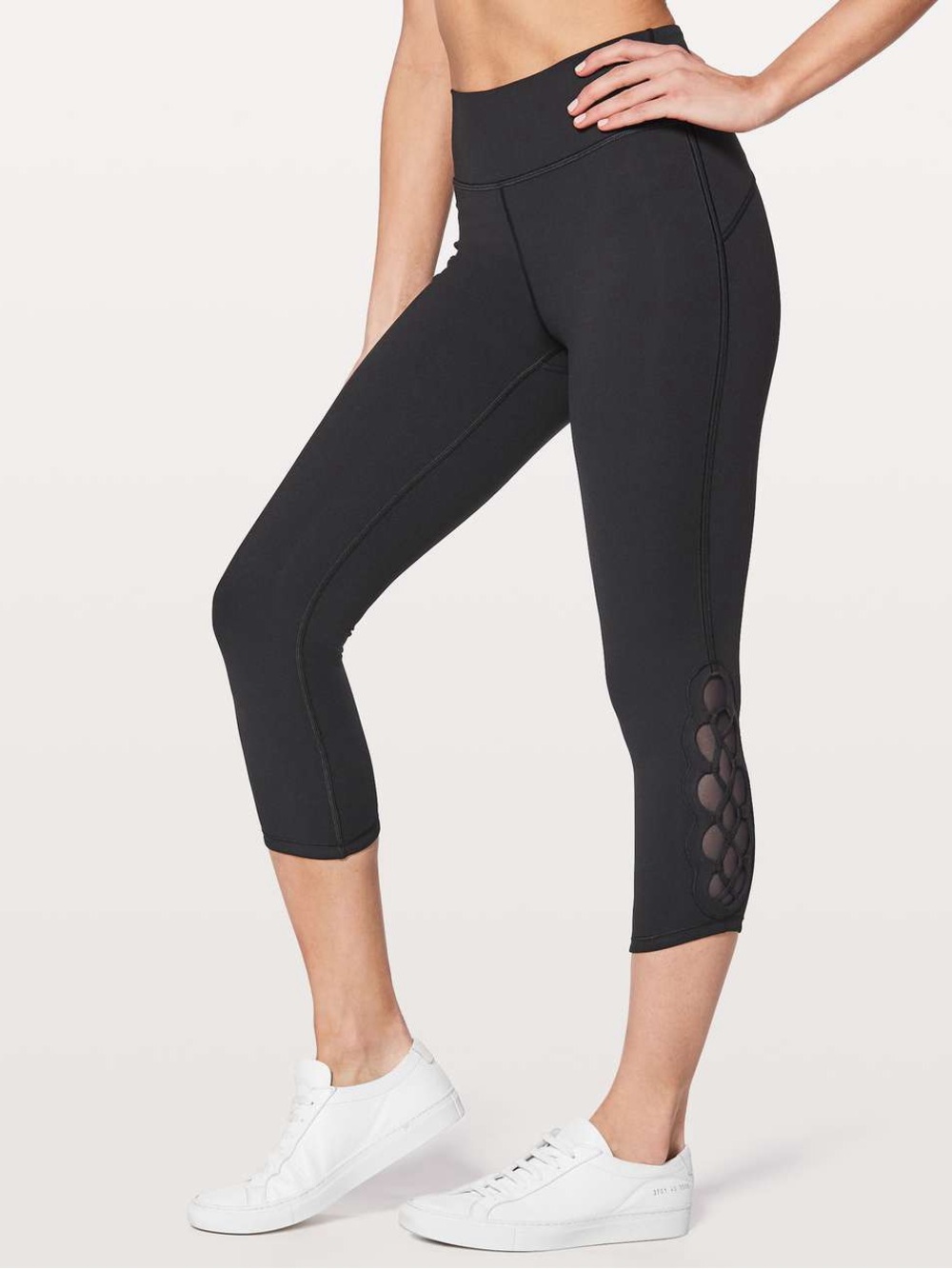 Lululemon Tied To It Crop 21" Black - Size 4